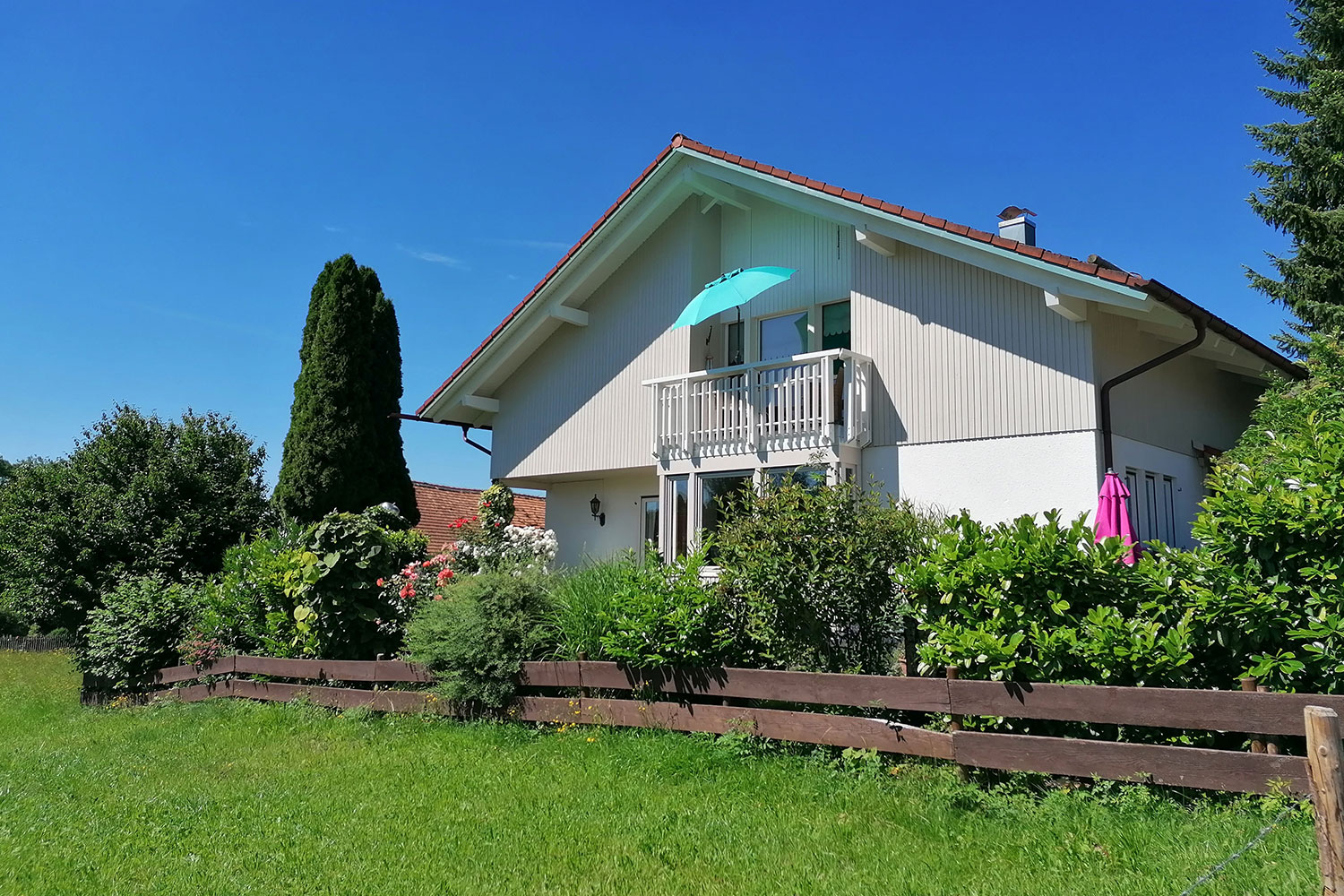 Unser Haus auf der Wiese